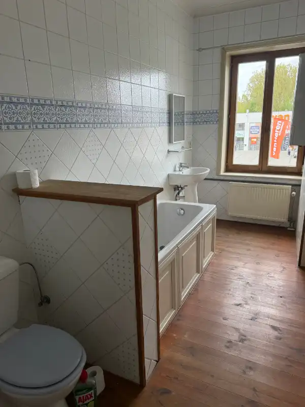 Gezellig appartement met commercieel gelijkvloers op toplocatie nabij centrum Dendermonde. foto 5