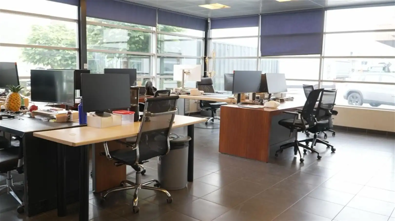 Magazijn met kantoren op toplocatie in Zwijnaarde foto 15
