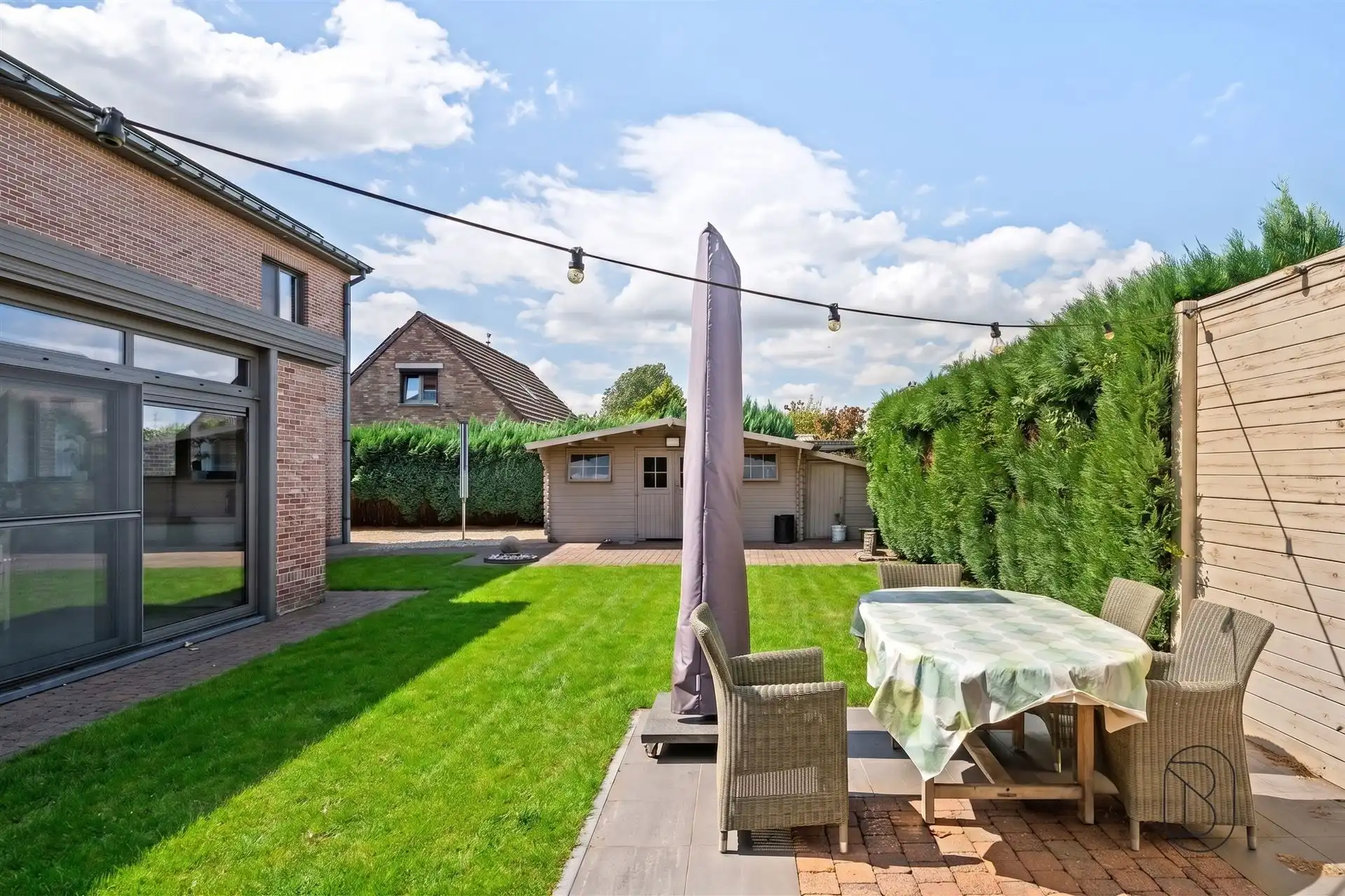 Ruime gezinswoning met 5 slaapkamers, veranda en tuin! foto 6
