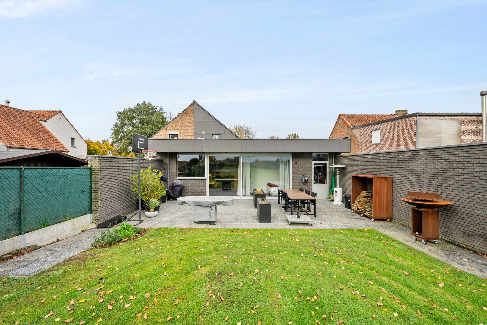 Instapklare halfopen woning met 4 slaapkamers, garage en zonnige tuin in Moorslede foto 8