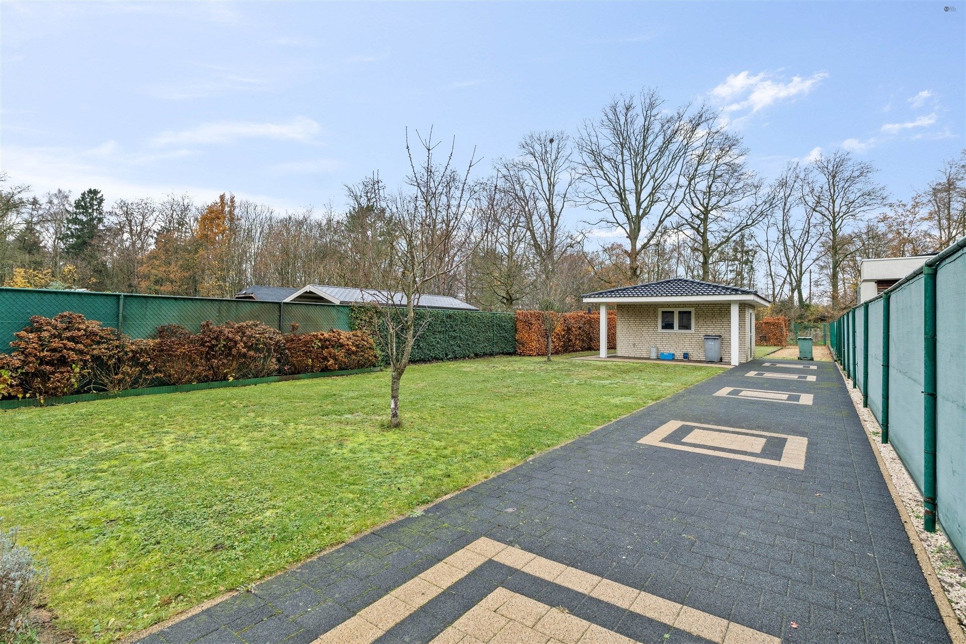 Half open bebouwing met een ruime grond op een rustige locatie foto 5