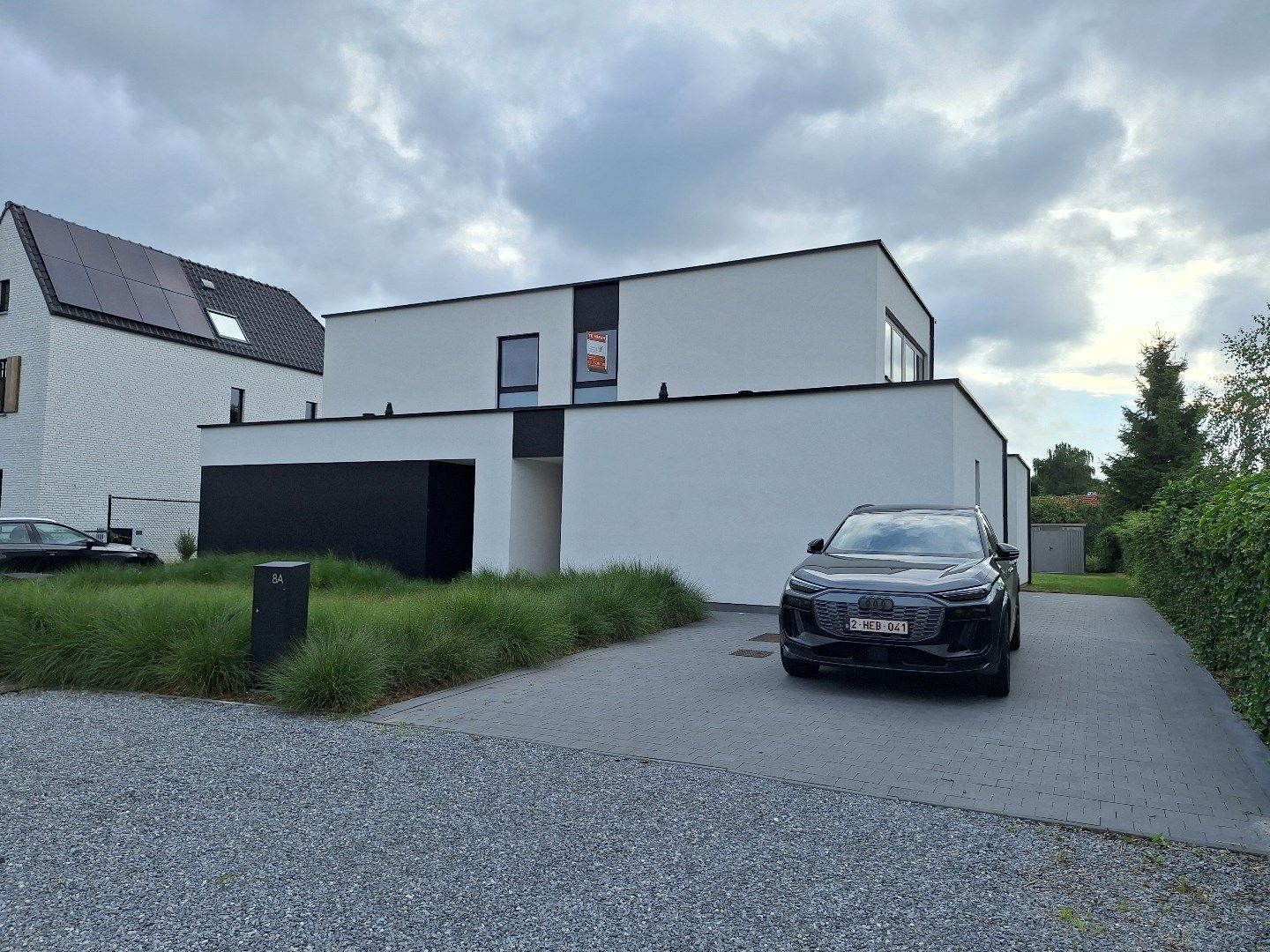 Moderne energiezuinige woning - INSTAPKLAAR met drie slaapkamers foto {{pictureIndex}}