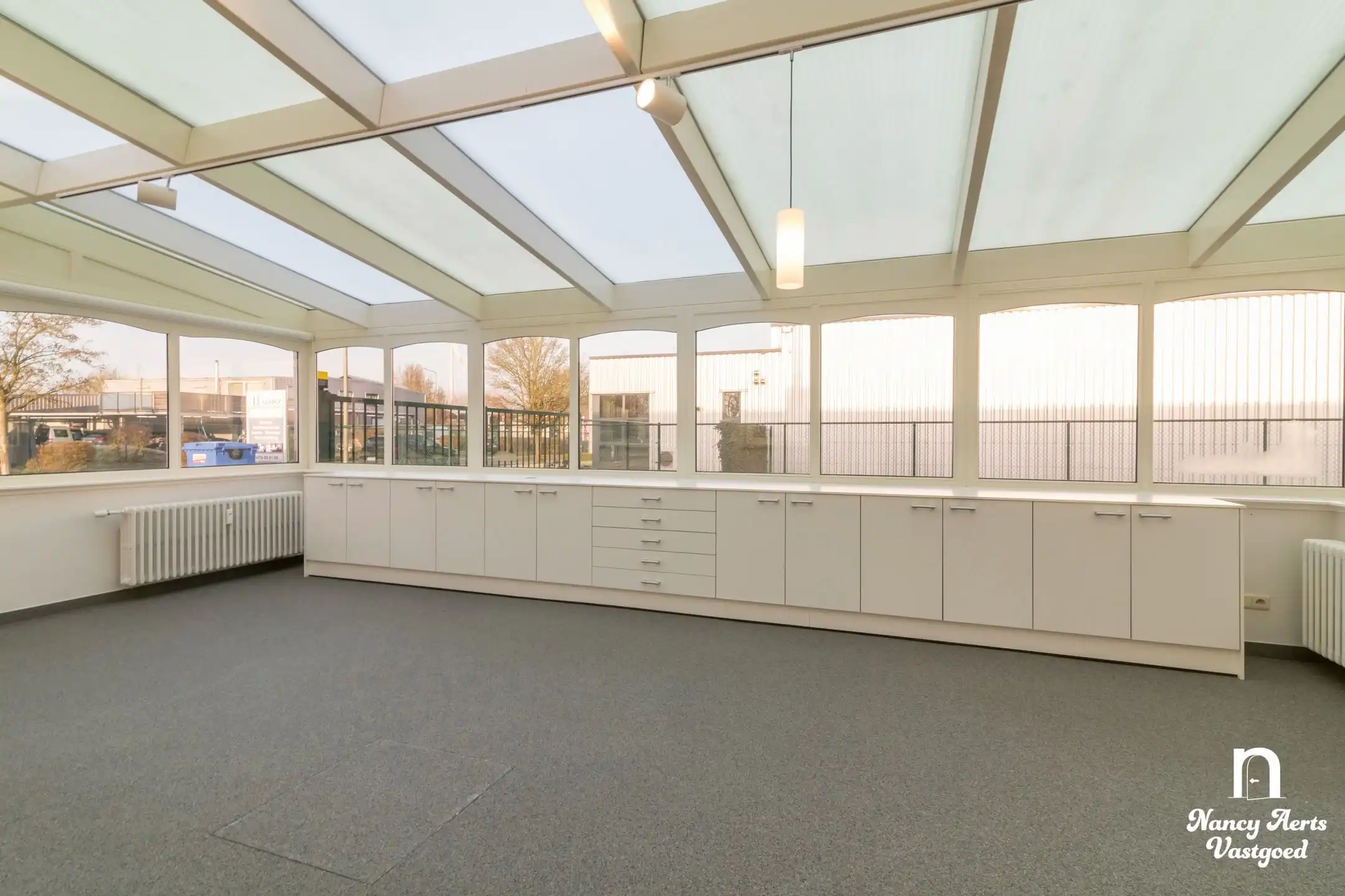 Loods van 550 m² met kantoor en woning met 4 slaapkamers foto 45