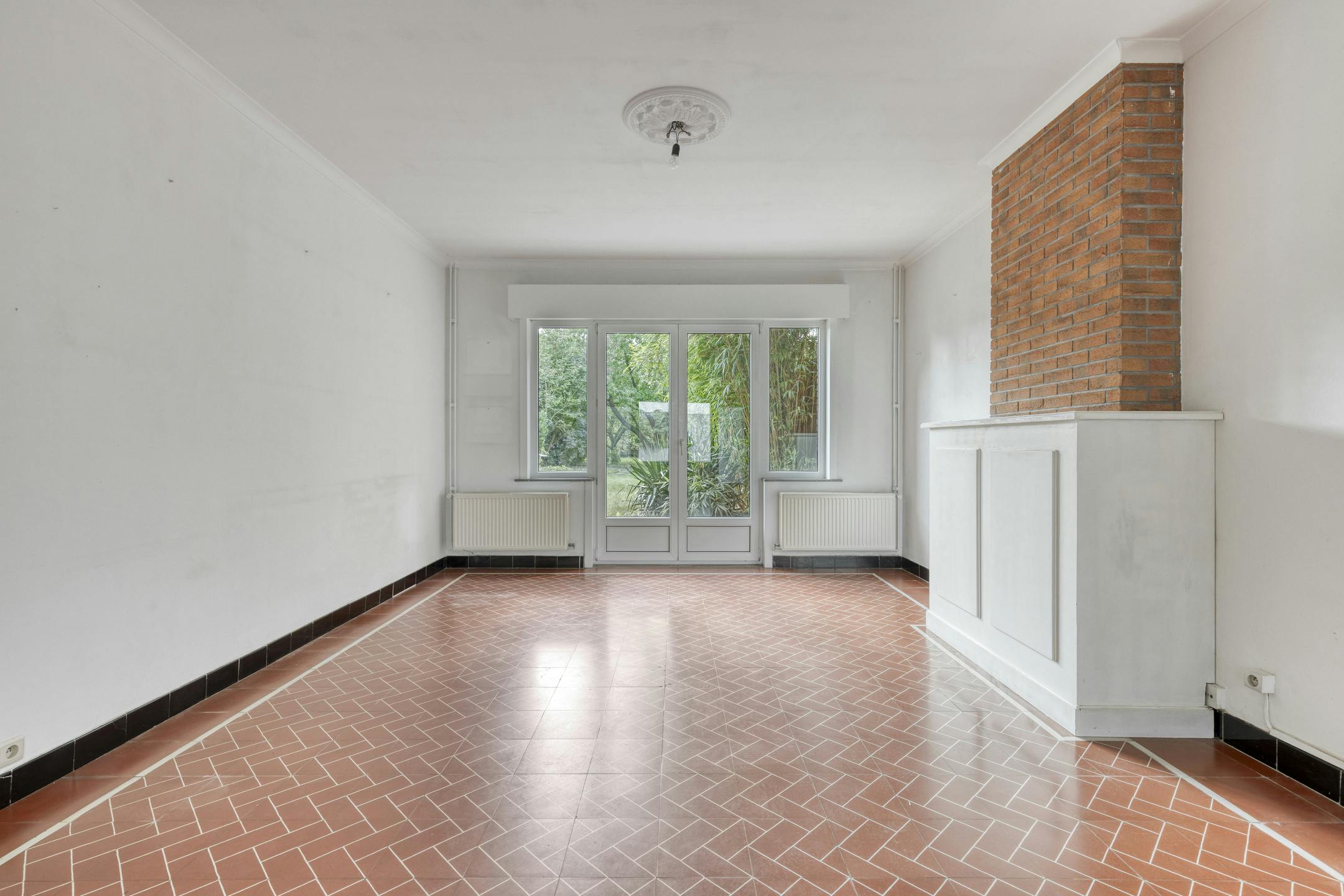 Ruime woning met tuin & potentieel in hartje Landegem foto 5