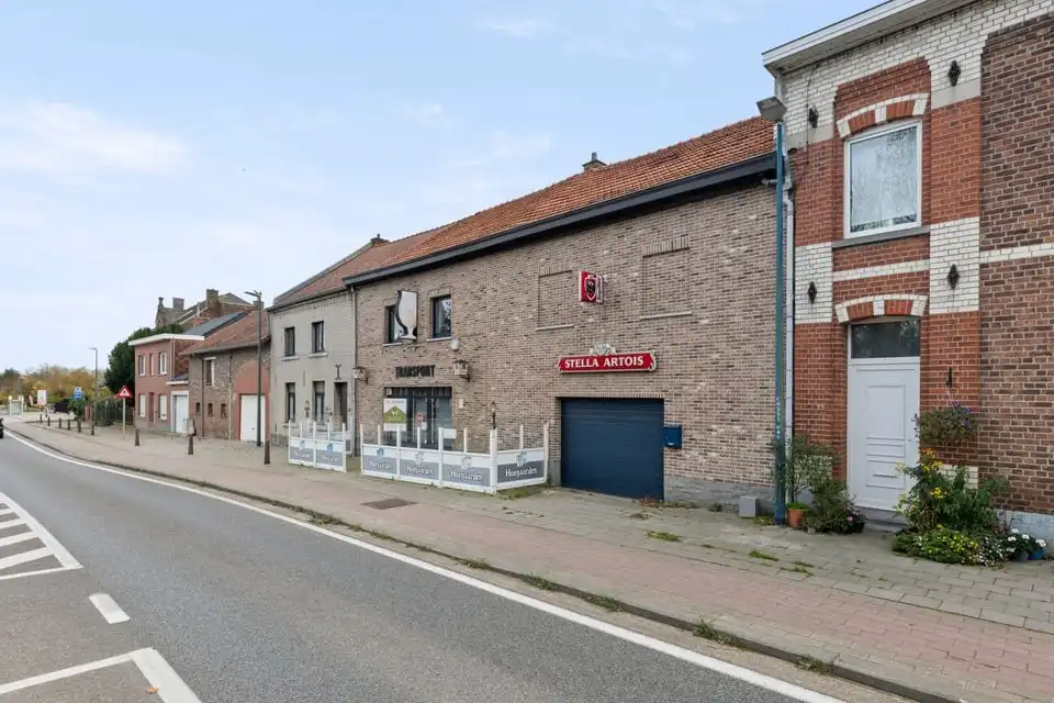 HANDELSHUIS MET PARKING OP EEN TOPLOCATIE IN LINTER foto 2