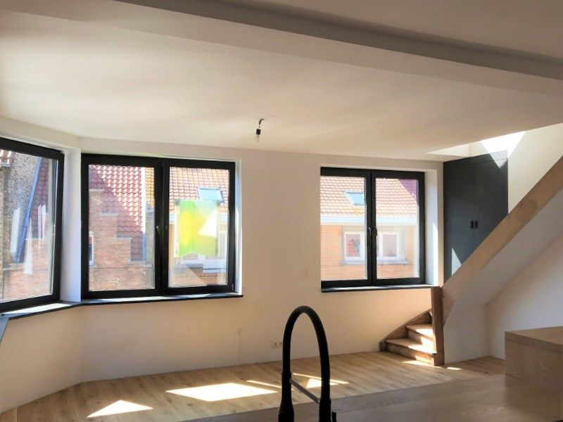 Prachtig duplex appartement met 2 slaapkamers en terras. foto 4