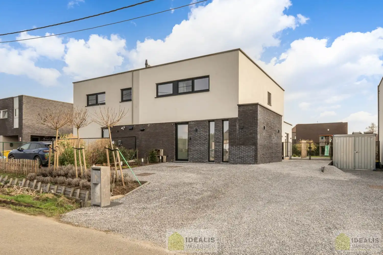 RECENTE, PERFECT ONDERHOUDEN EN MODERN OPGETROKKEN WONING foto {{pictureIndex}}