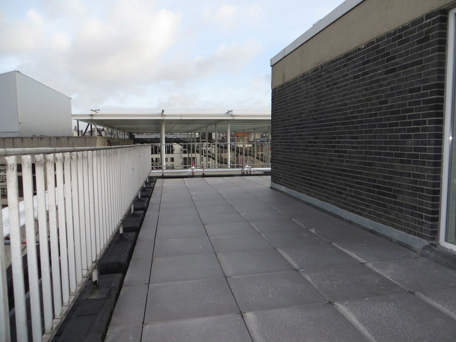Top 1-kmr appartement met groot terras aan de vogeltjesmarkt (850€ huur +100€) foto 11