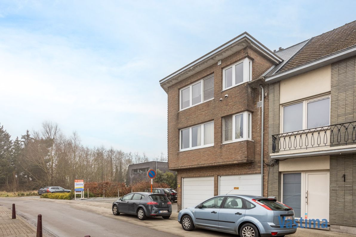 Ruim appartement met 2 slaapkamers en garage in rustige stadsrand foto 2