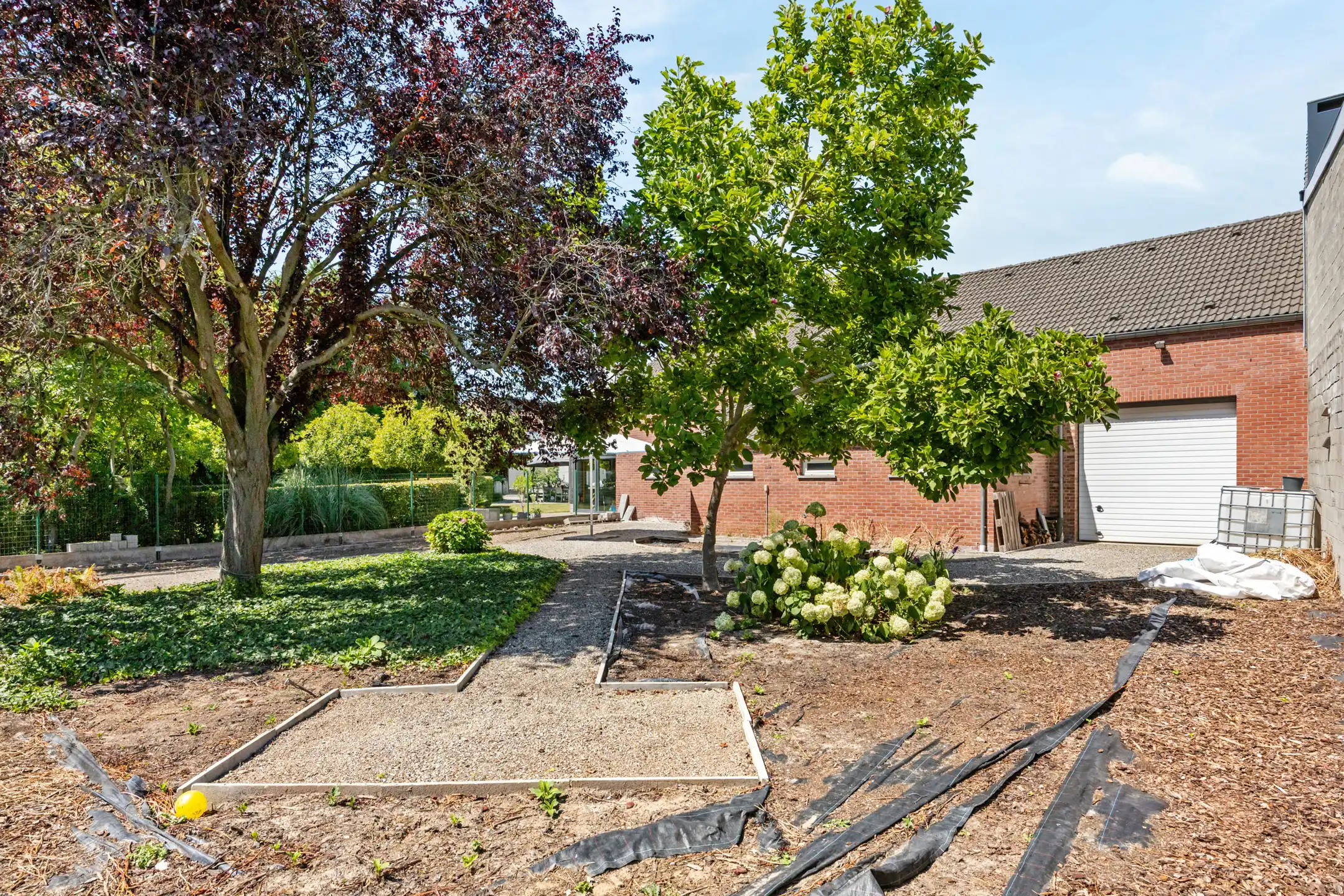Gerenoveerde gezinswoning + werkplaats / garage foto 32