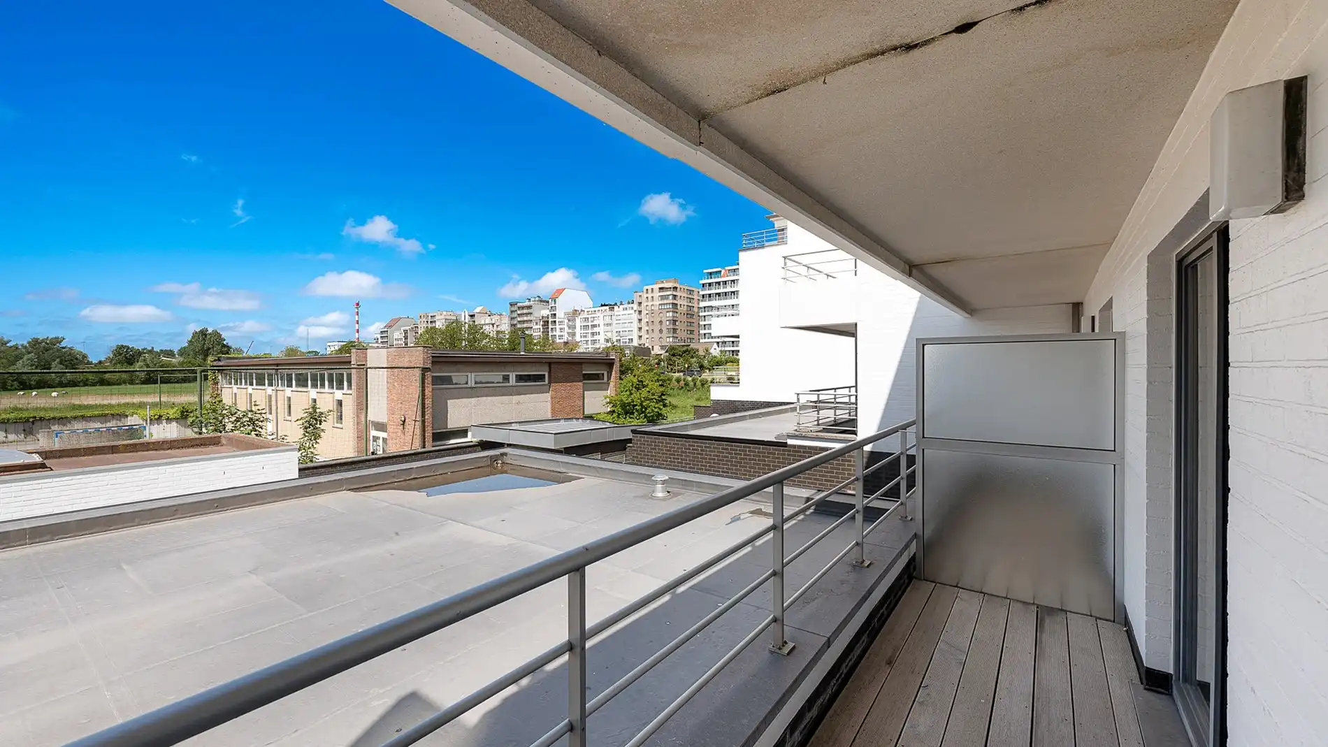 Verzorgd appartement op een centrale locatie te Heist. Garage mogelijk foto 11