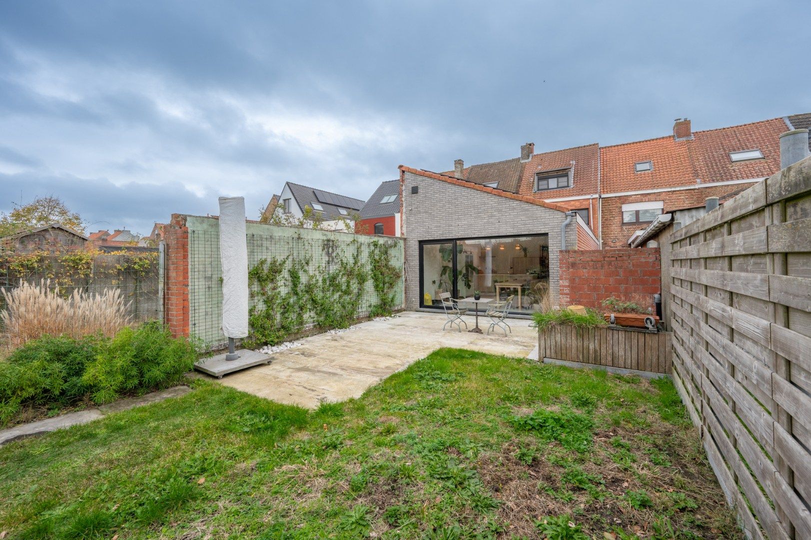 Charmante en verrassend ruime woonst op goede ligging in Sint-Michiels foto 14