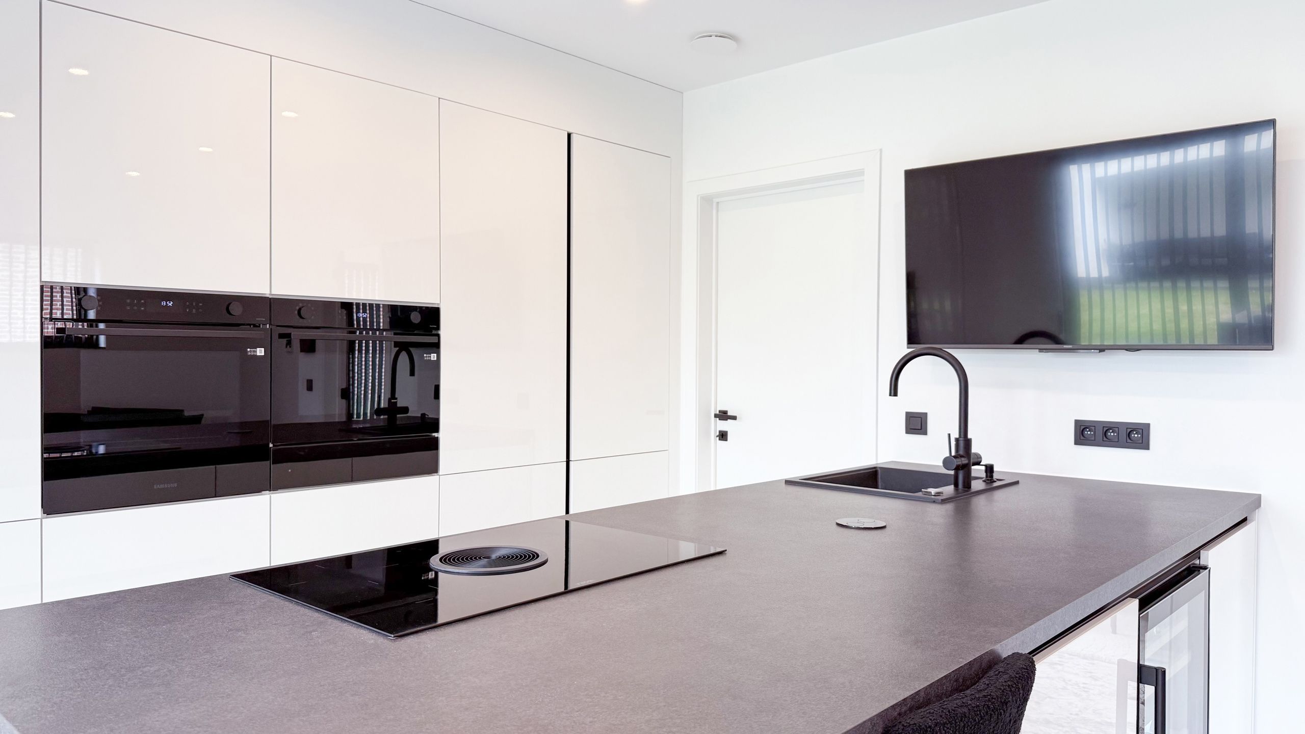  Instapklare, vrijstaande nieuwbouwwoning met 4 tot 5 slaapkamers in Heusden-Zolder! foto {{pictureIndex}}