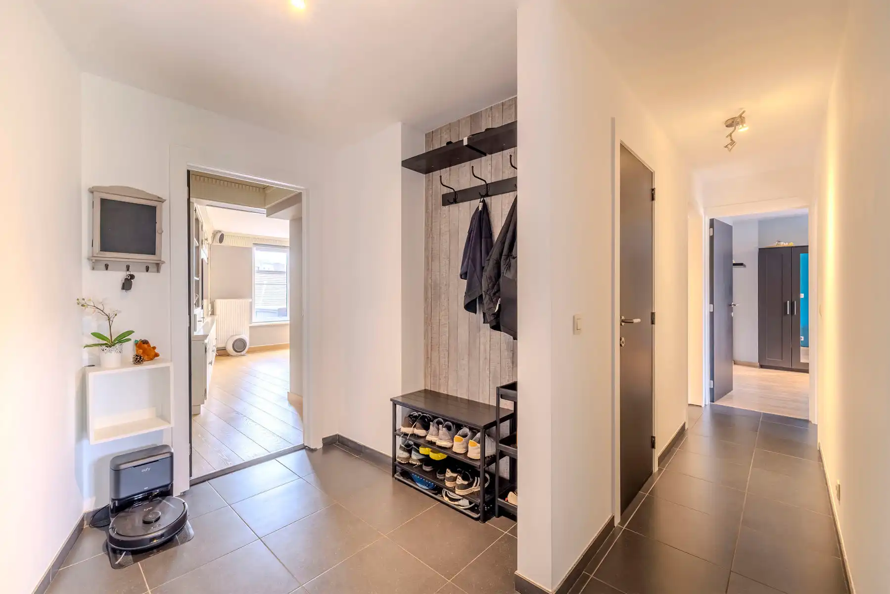 Ruim en stijlvol appartement met 3 slpks, terras en ondergrondse staanplaats in hartje Balen foto 2