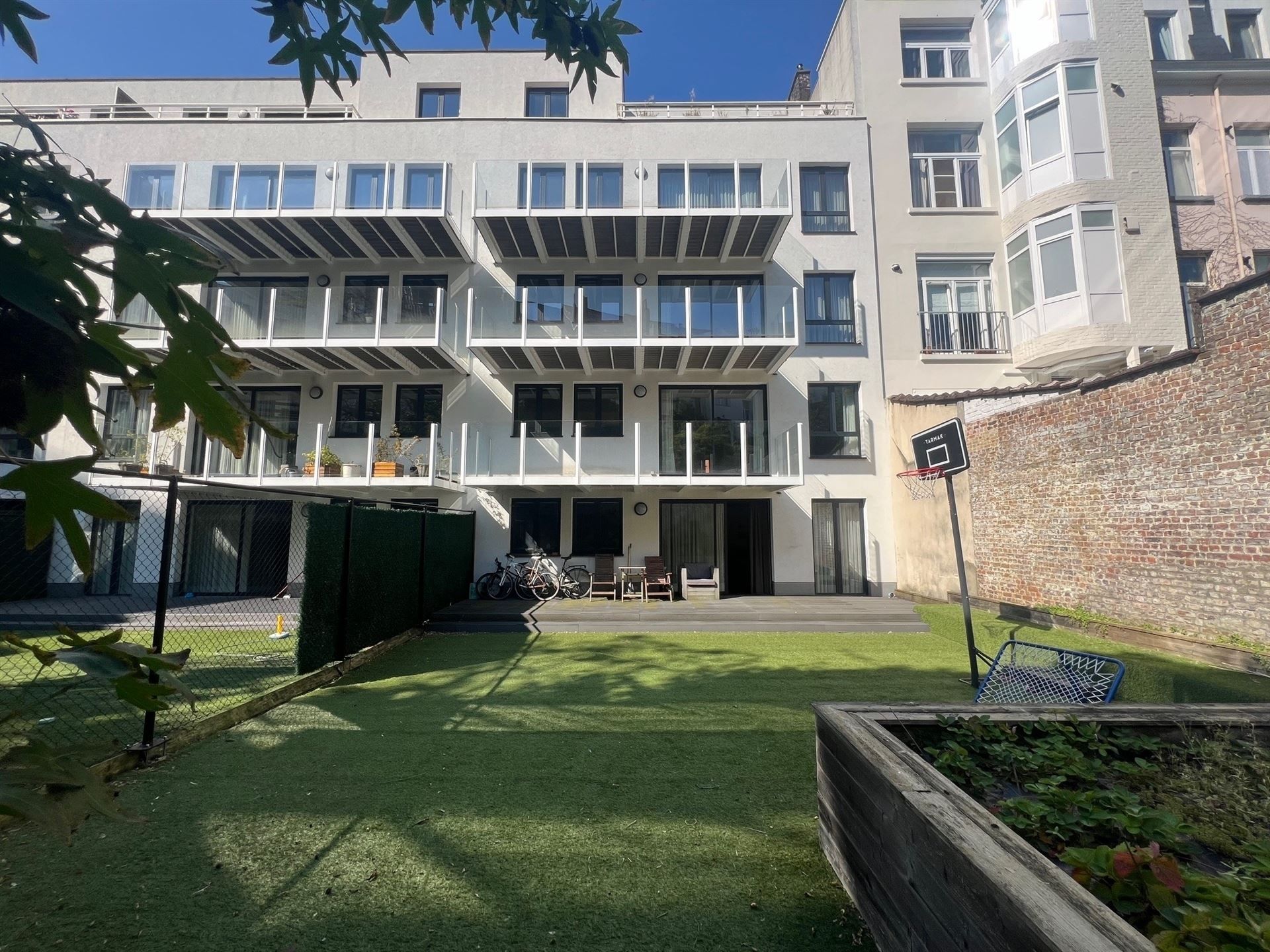 Prachtig recent 2 slaapkamer appartement in de Europese wijk foto 2