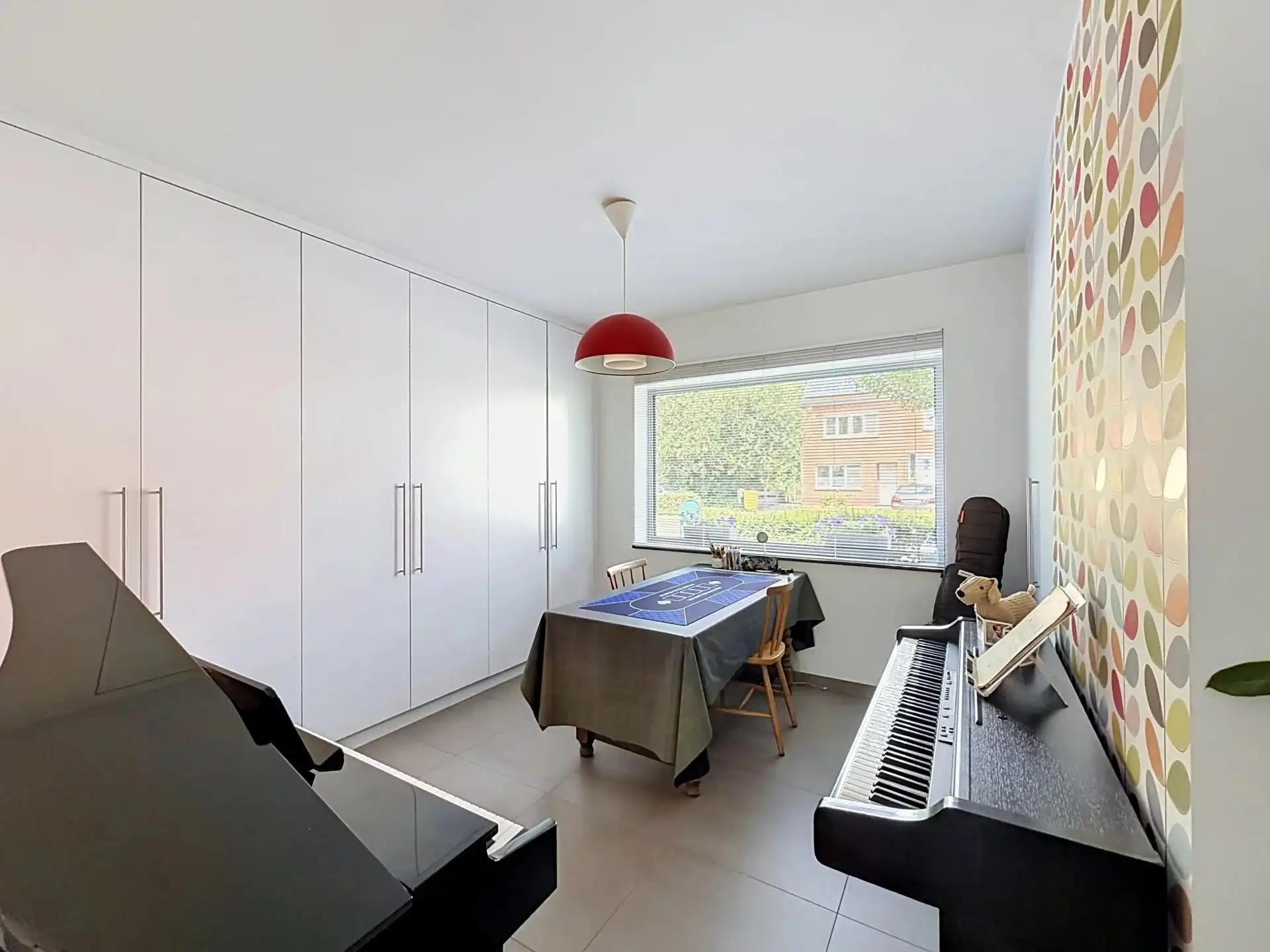 Verrassend ruime instapklare woning met 3 slaapkamers op een mooi perceel. foto 15