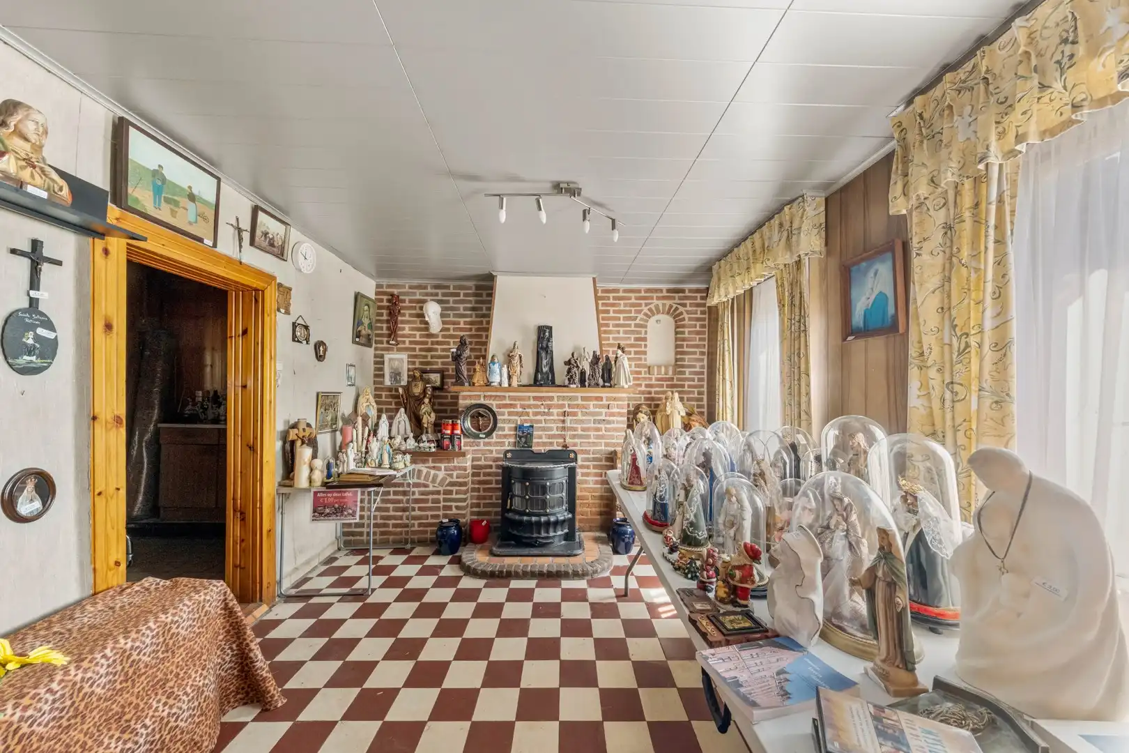 Landelijke woning te Oosterzele met uitzonderlijk renovatiepotentieel ! foto 9