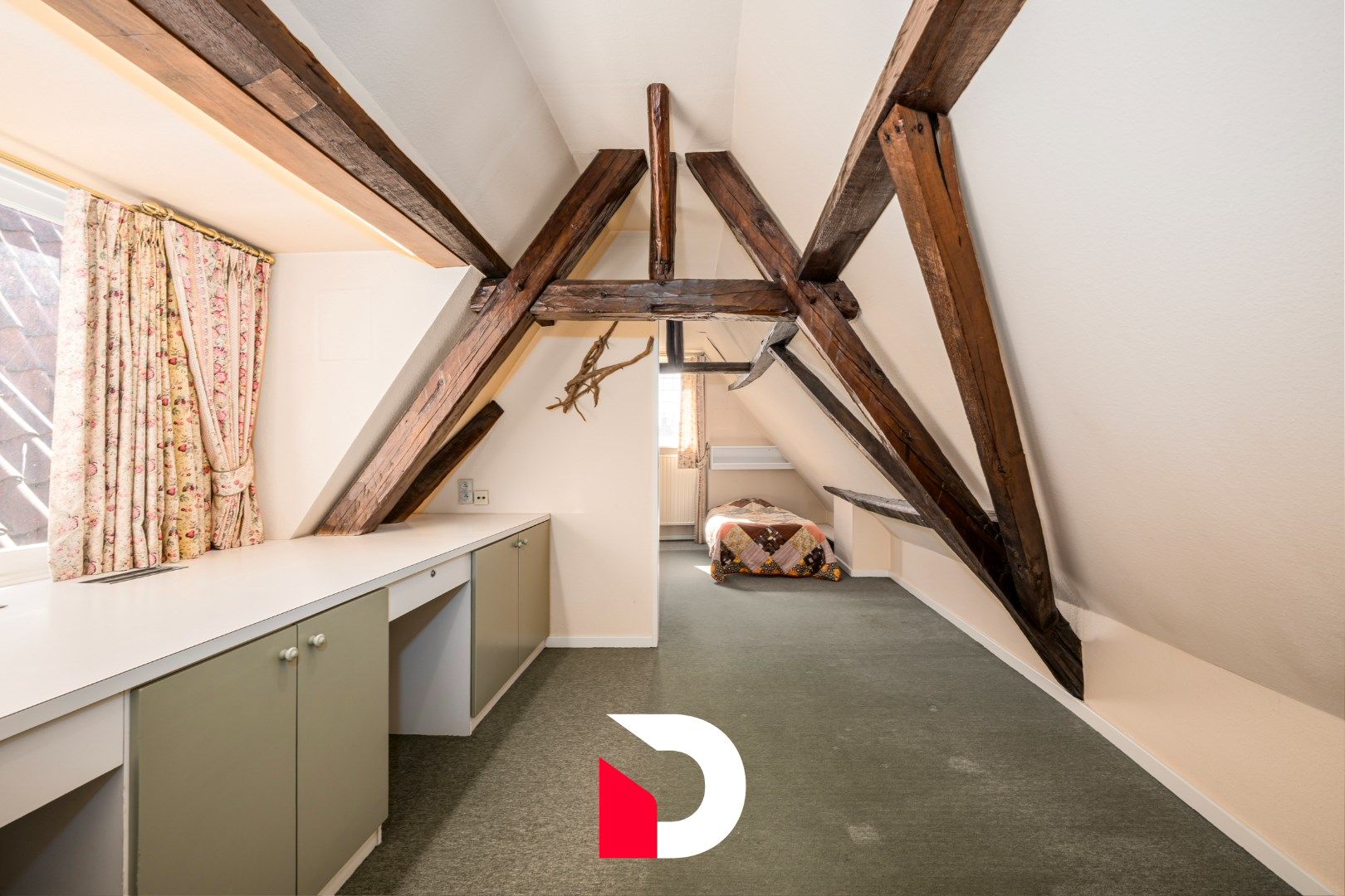 Karaktervolle / historische burgerwoning op het Jan Van Eyckplein te Brugge. foto 17