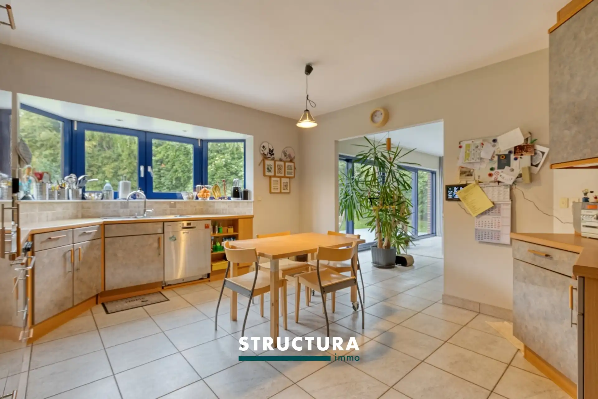 Gezinsvilla op topligging met prachtige ZW tuin foto 10