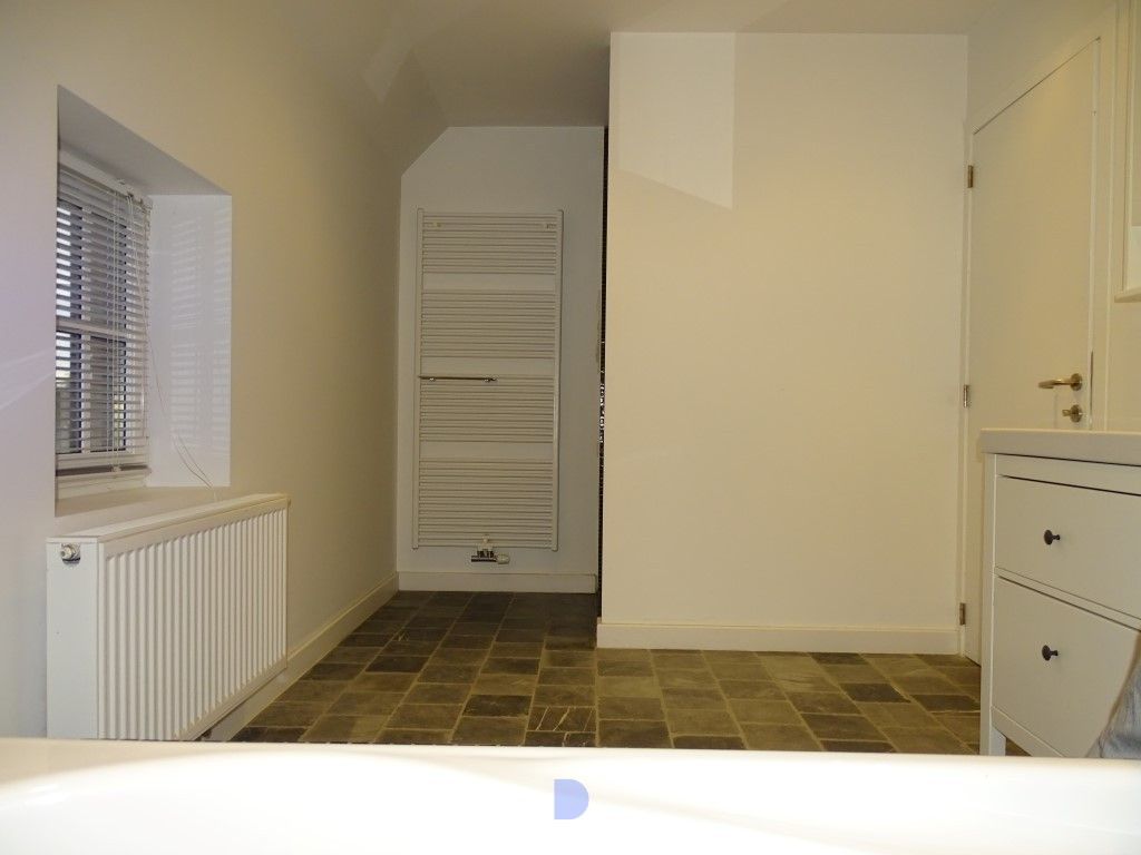 Recente alleenstaande woning met 5 slaapkamers. foto 10