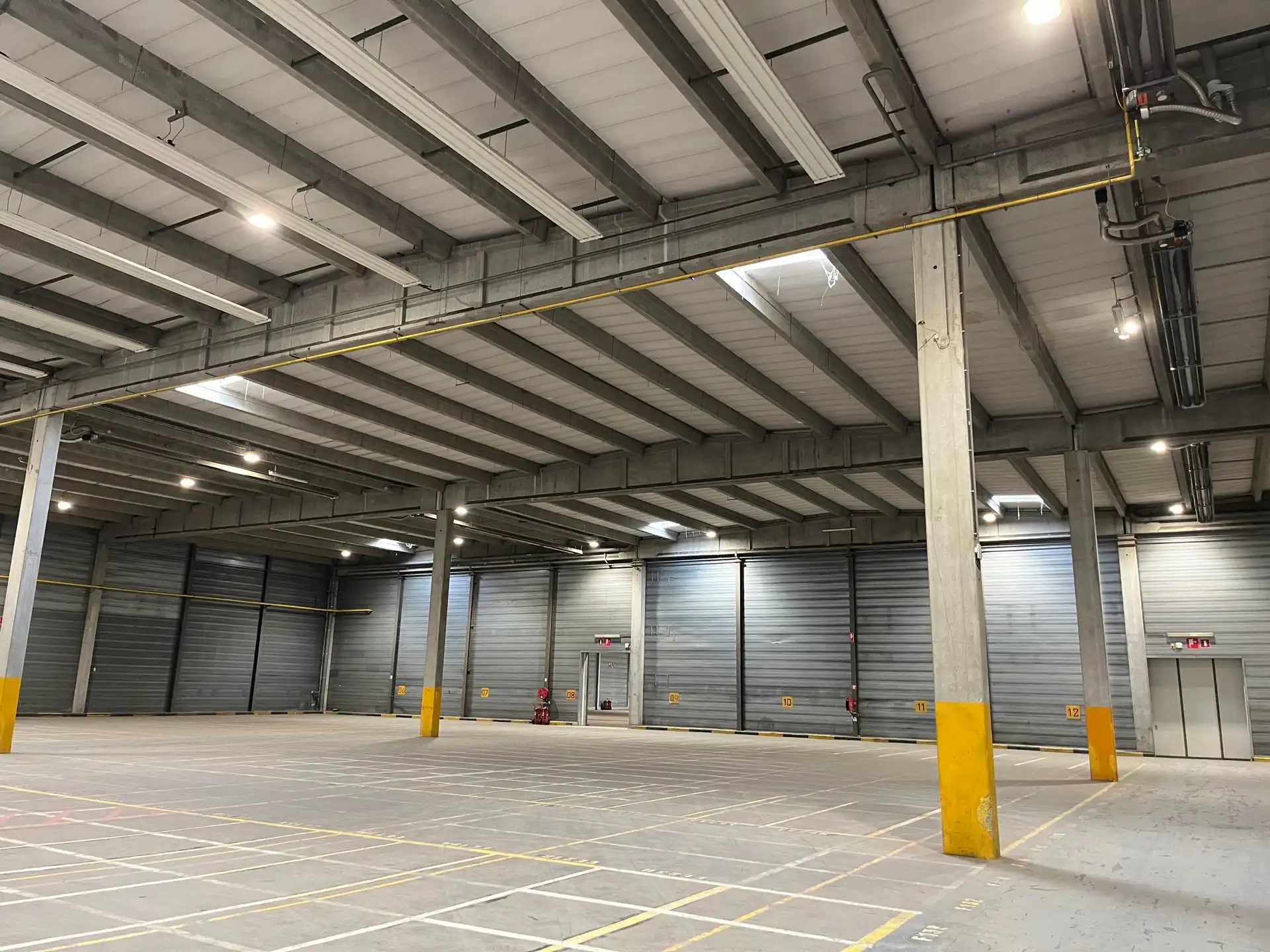 Uniek logistiek bedrijfsgebouw te huur 12.000m² foto 3