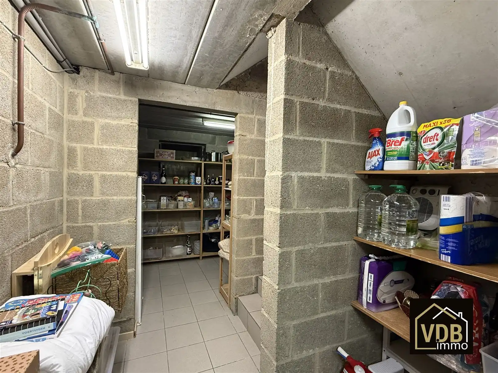 Instapklare halfopen bebouwing met 3 slaapkamers foto 91