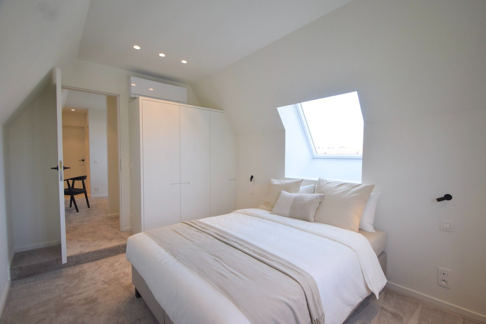 Alleenstaande villa uitzonderlijk rustig gelegen in een groene omgeving, aan de rand van het Zoute vlakbij de Kalfsmolen en de Graaf Jansdijk. foto 23