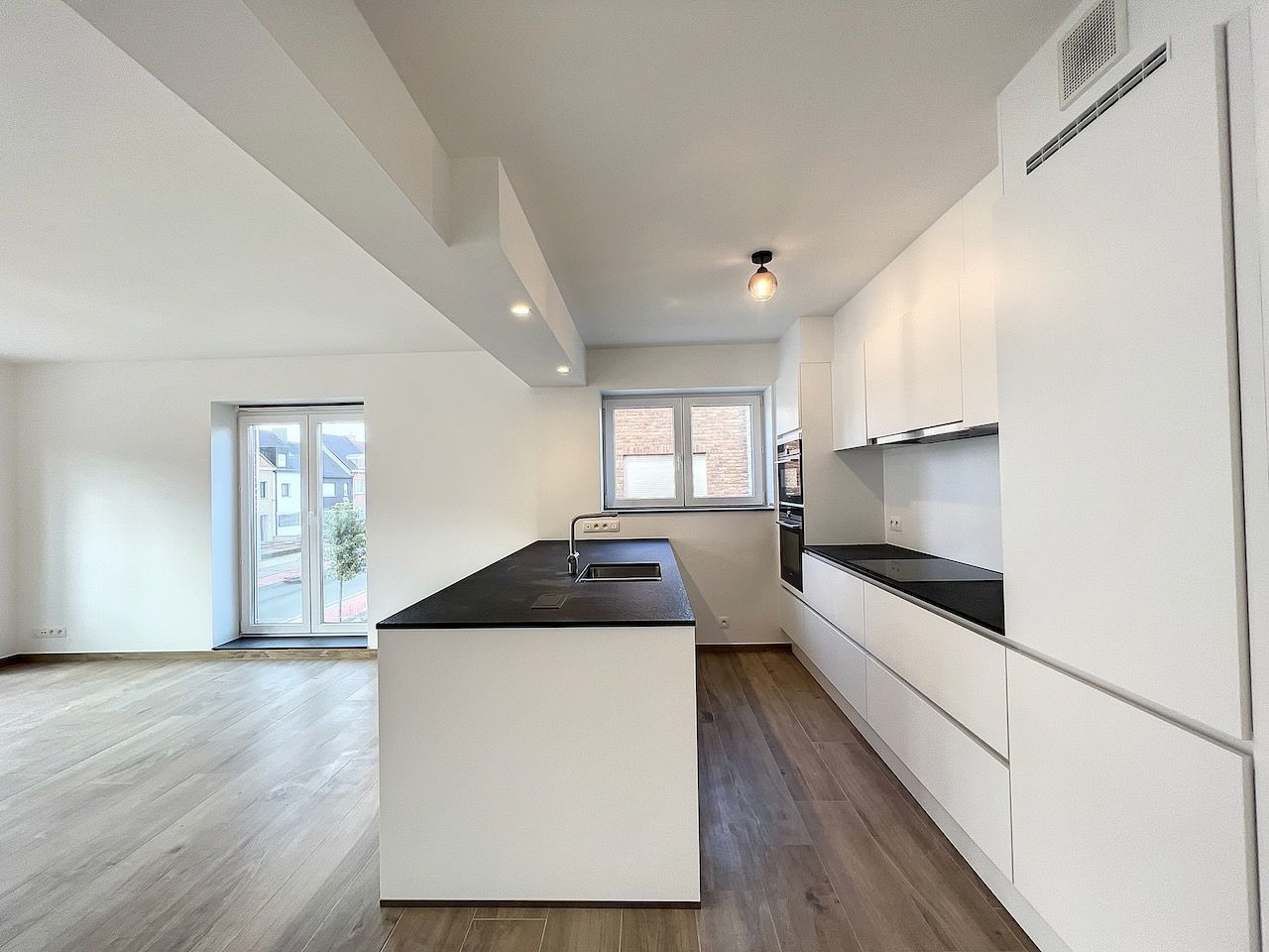 Gerenoveerd, energiezuinig appartement met garage, centraal gelegen. foto 5