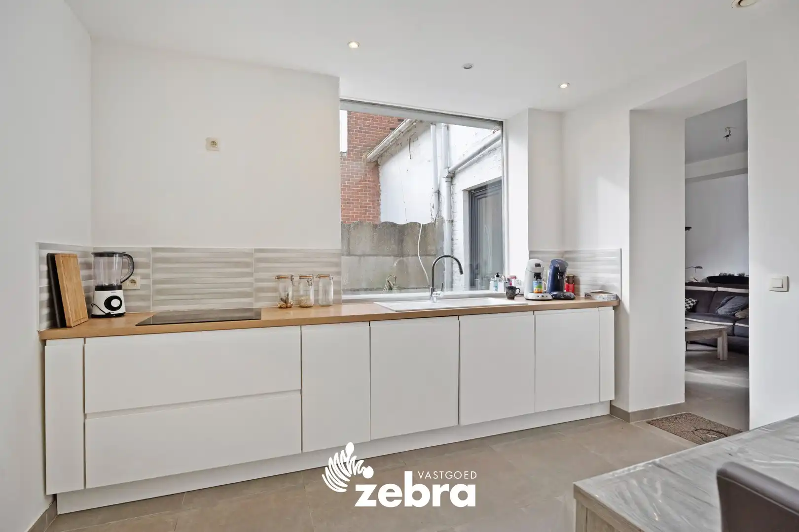 Gerenoveerde woning met 4 slaapkamers en garage te Roesbrugge! foto 6