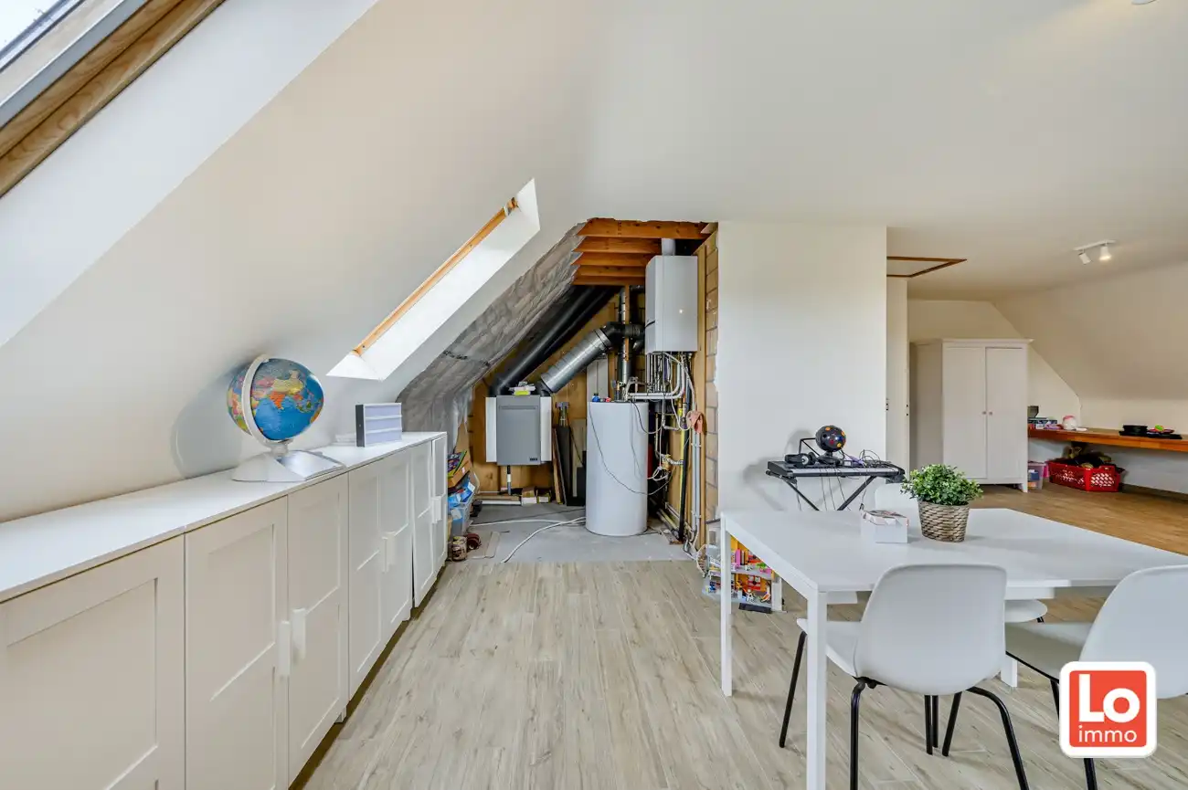 VERKOCHT! Ruime, charmante en degelijke alleenstaande villa met inpandige garage op een rustige en makkelijk bereikbare locatie tussen Lochristi en Gent. foto 34