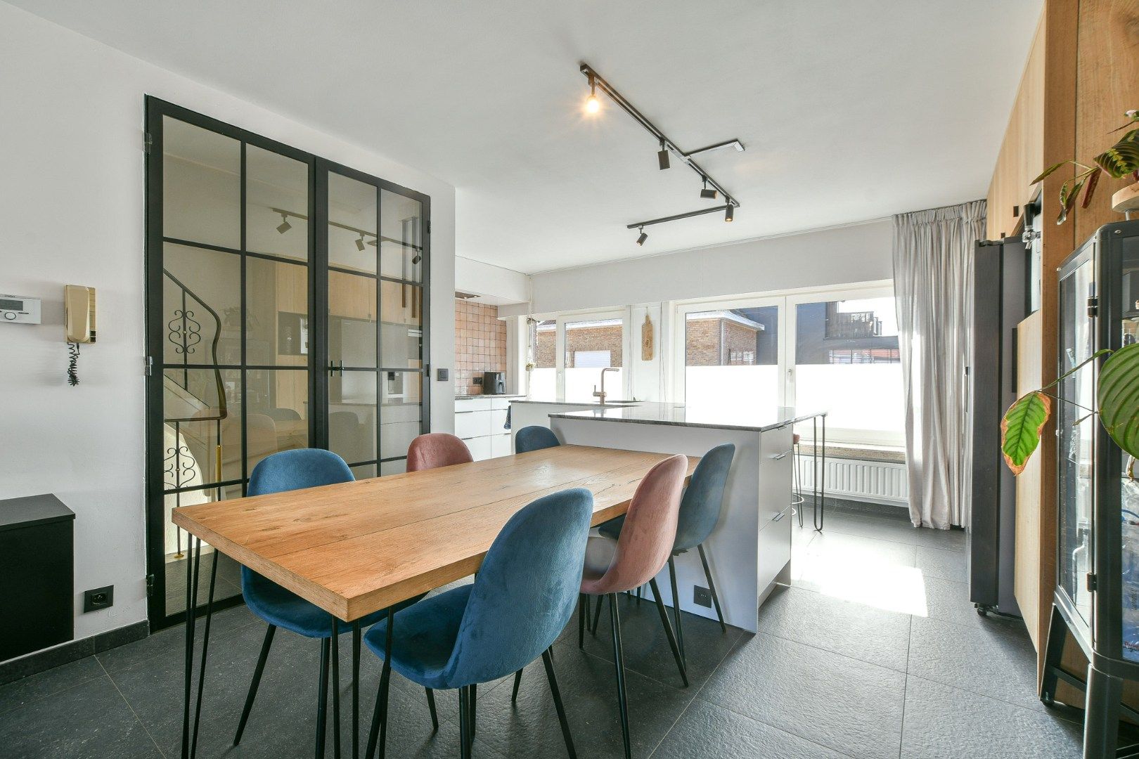 Volledig gerenoveerde bel-etagewoning in centrum Blankenberge te koop! foto 2