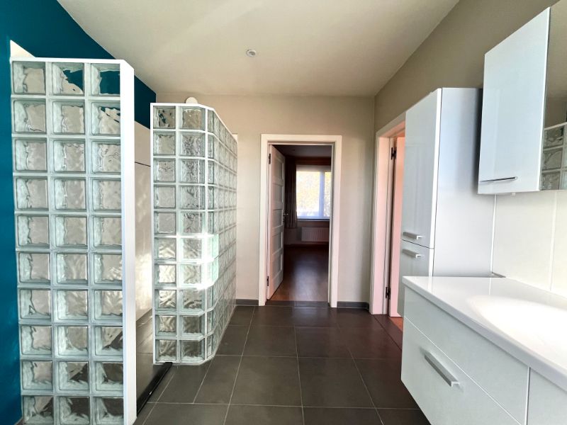 Charmante en gunstig gelegen woning te huur in Sint-Amandsberg foto 10