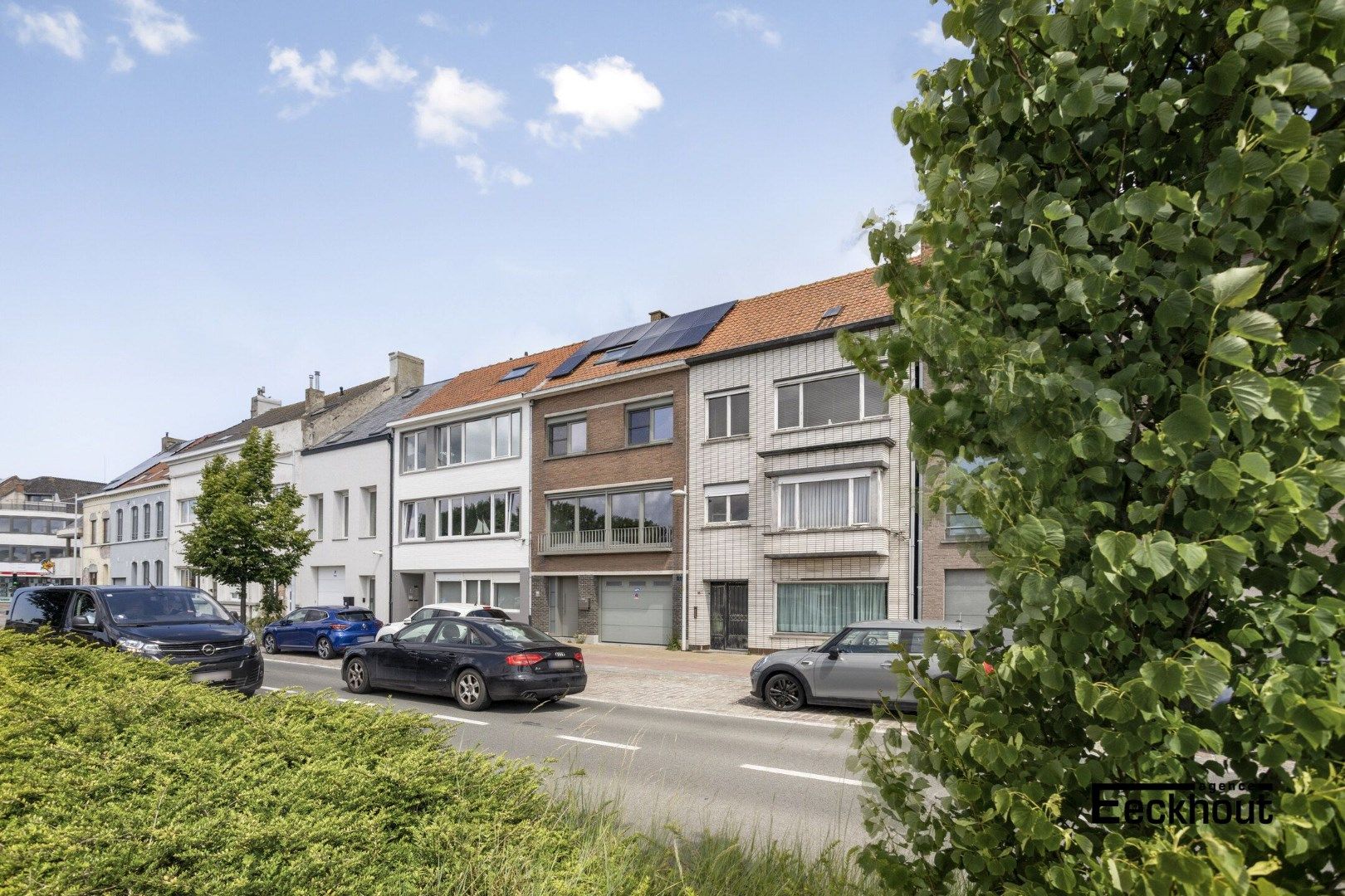 Ruime te renoveren woning met achterliggende atelier/garage en open zicht op kanaal Oostende - Brugge foto 2