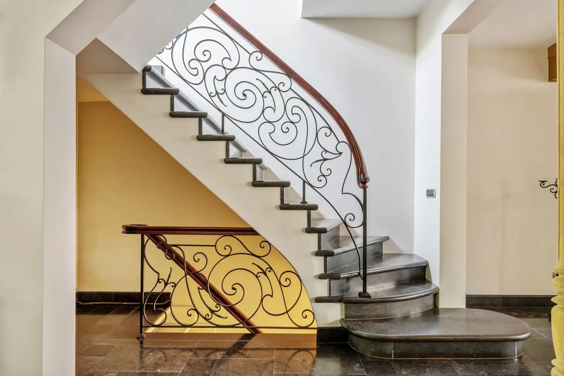 Statige herenwoning met stadstuin en praktijkmogelijkheden foto 16