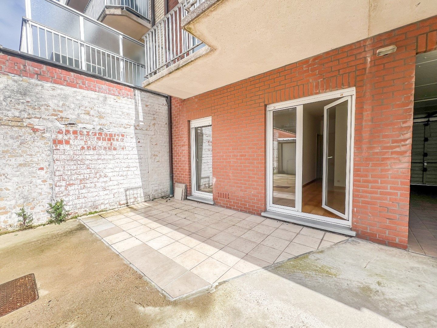  Ongemeubeld app. met parking gelegen op de Parmentierlaan in het centrum Knokke. foto 11