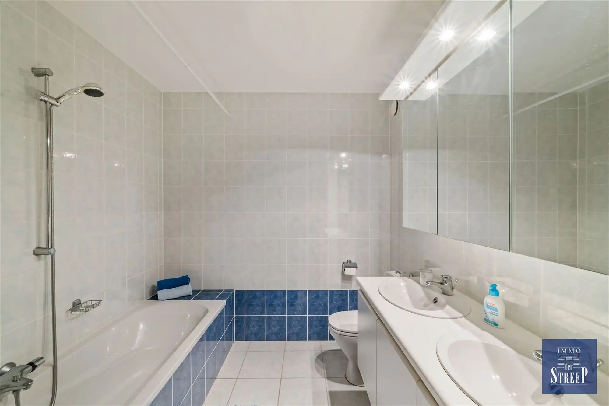 Ruim appartement met 3 slaapkamers nabij de zeedijk foto 17