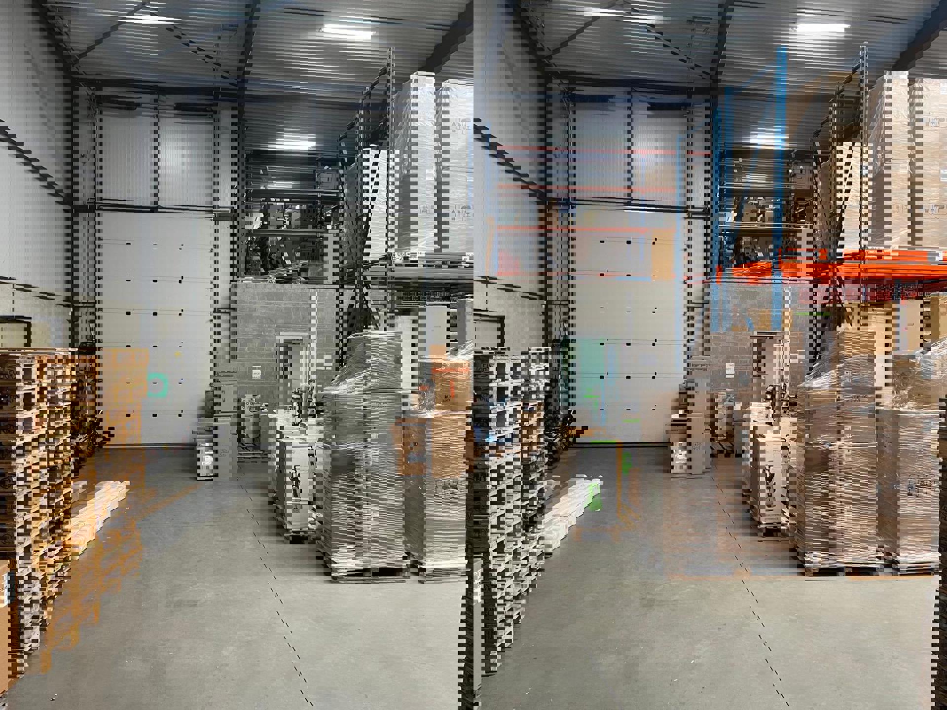 Wommelgem magazijn 940m² + mezzanine en aangename kantoren foto 3