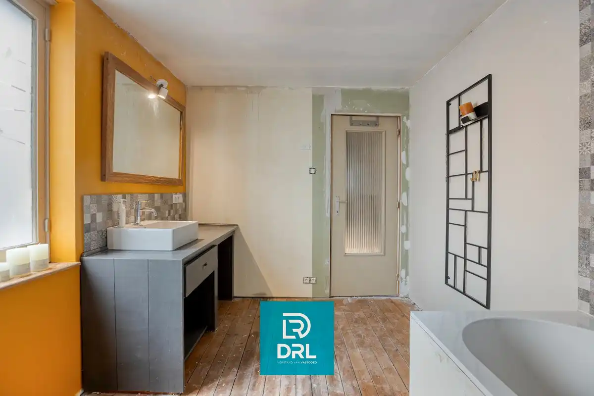 Af te werken woning met grote werkplaats/loods te Sint-Kruis. foto 11