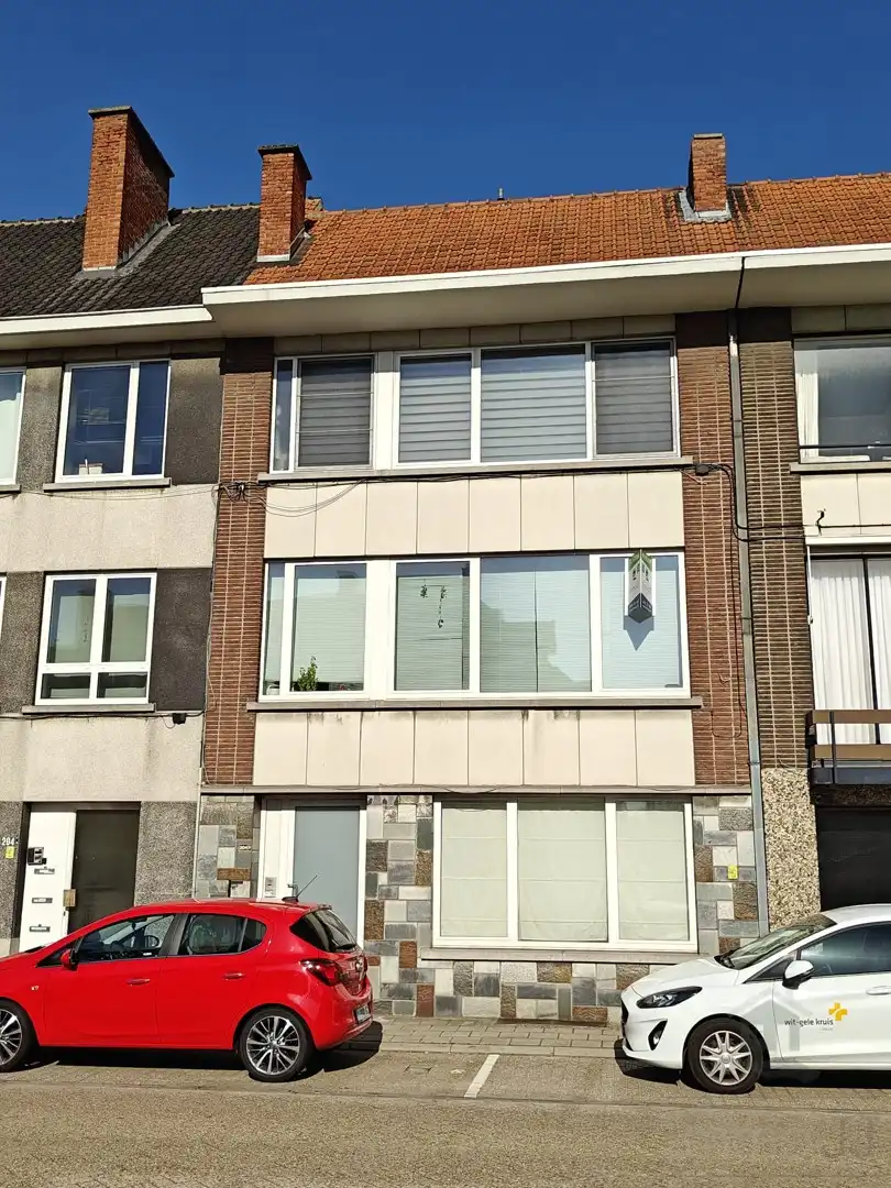 Gelijkvloers appartement met tuin en garage foto {{pictureIndex}}