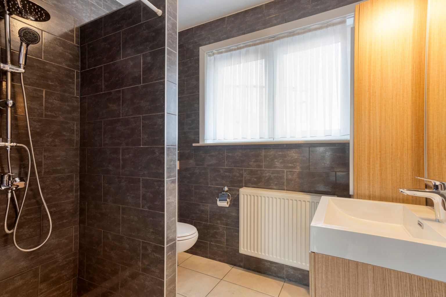 Gerenoveerde bel-étage woning met garage foto 26