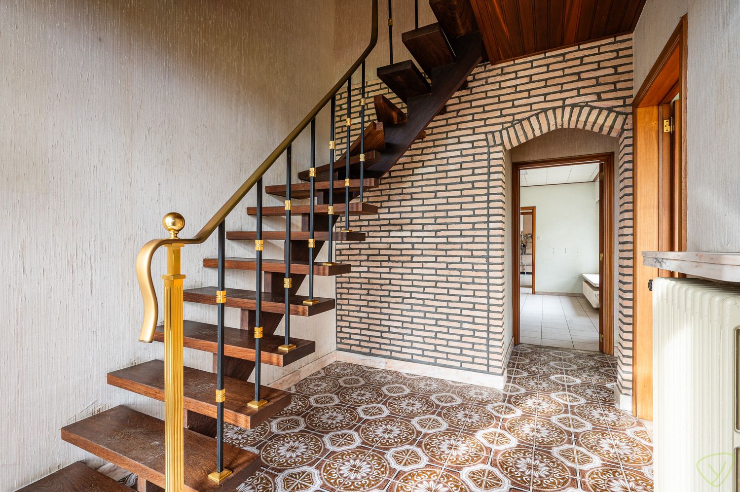 Verrassend ruime te renoveren woning te Oosteeklo! foto 10
