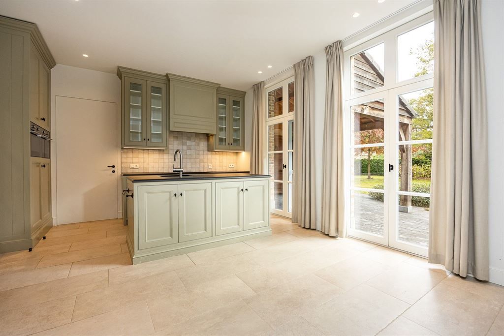 Prachtige manoirvilla met tijdloze allure en een elegante architectuur in Hof ter Linden foto 5