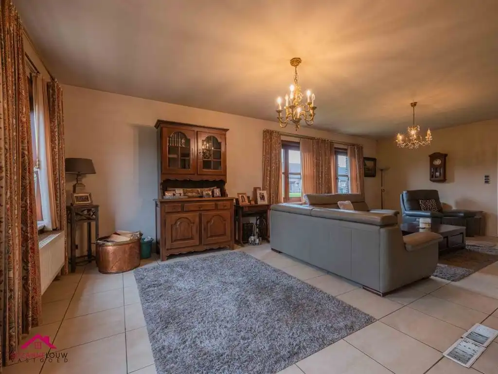 Charmante vrijstaande woning met sfeervol aangelegd terras foto 22