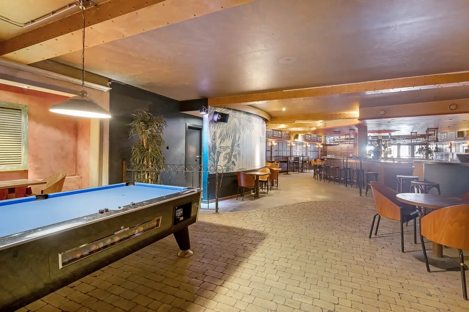 Handelspand met bovengelegen woonst pal in het centrum van Putte! foto 9