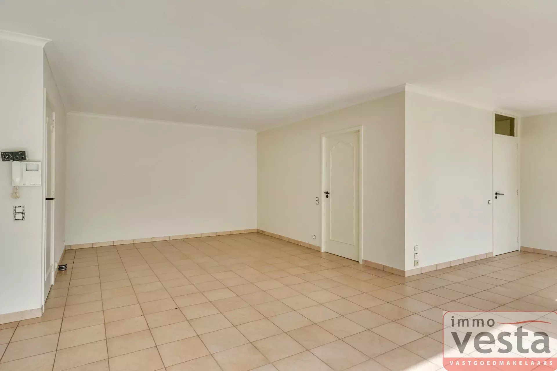 Te huur: opgeknapt appartement met 2 slaapkamers, autostaanplaats en berging foto 5