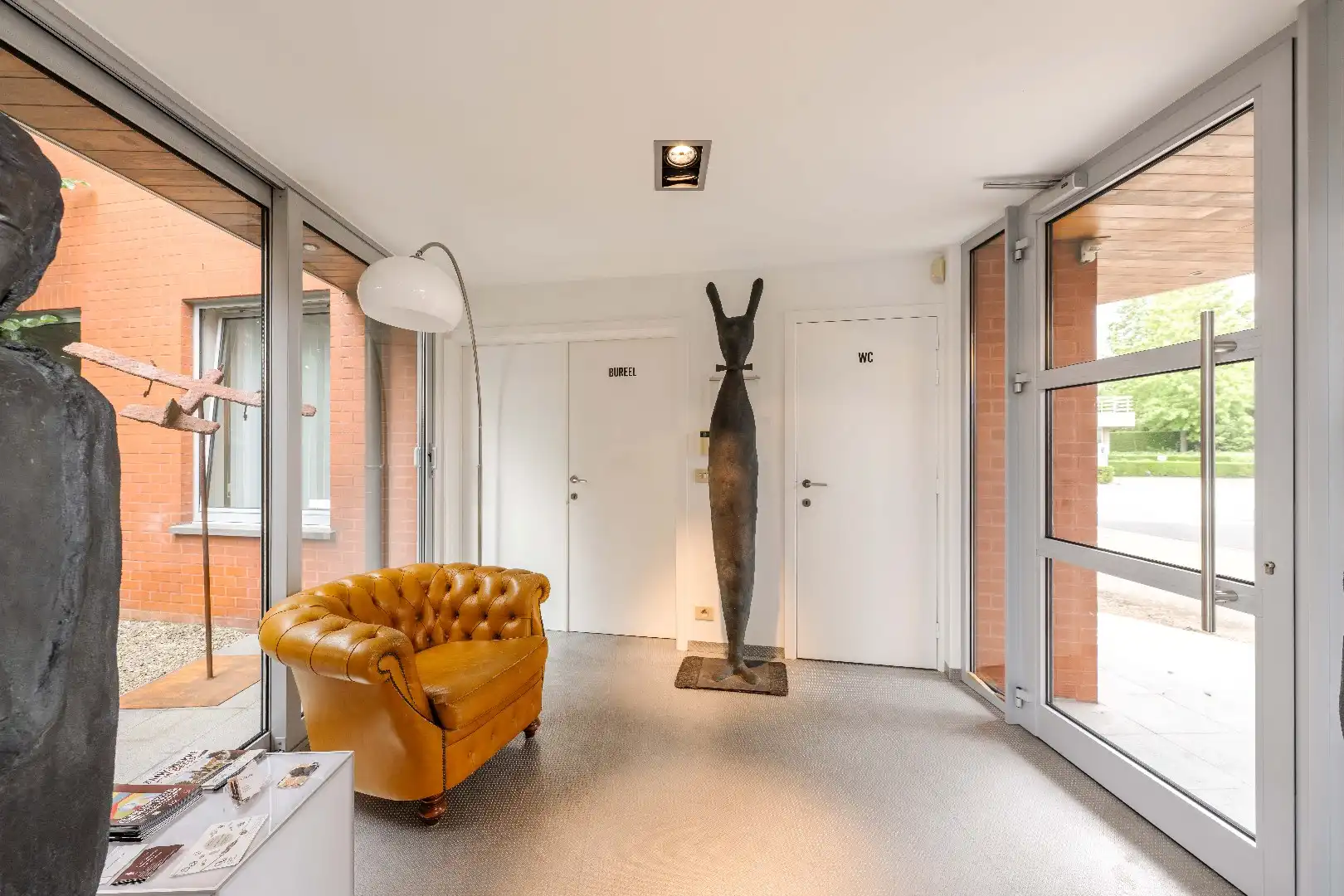 BEDRIJFS-/INVESTERINGS VASTGOED | LOODS | SHOWROOM | BURELEN & APPARTEMENT  foto 11