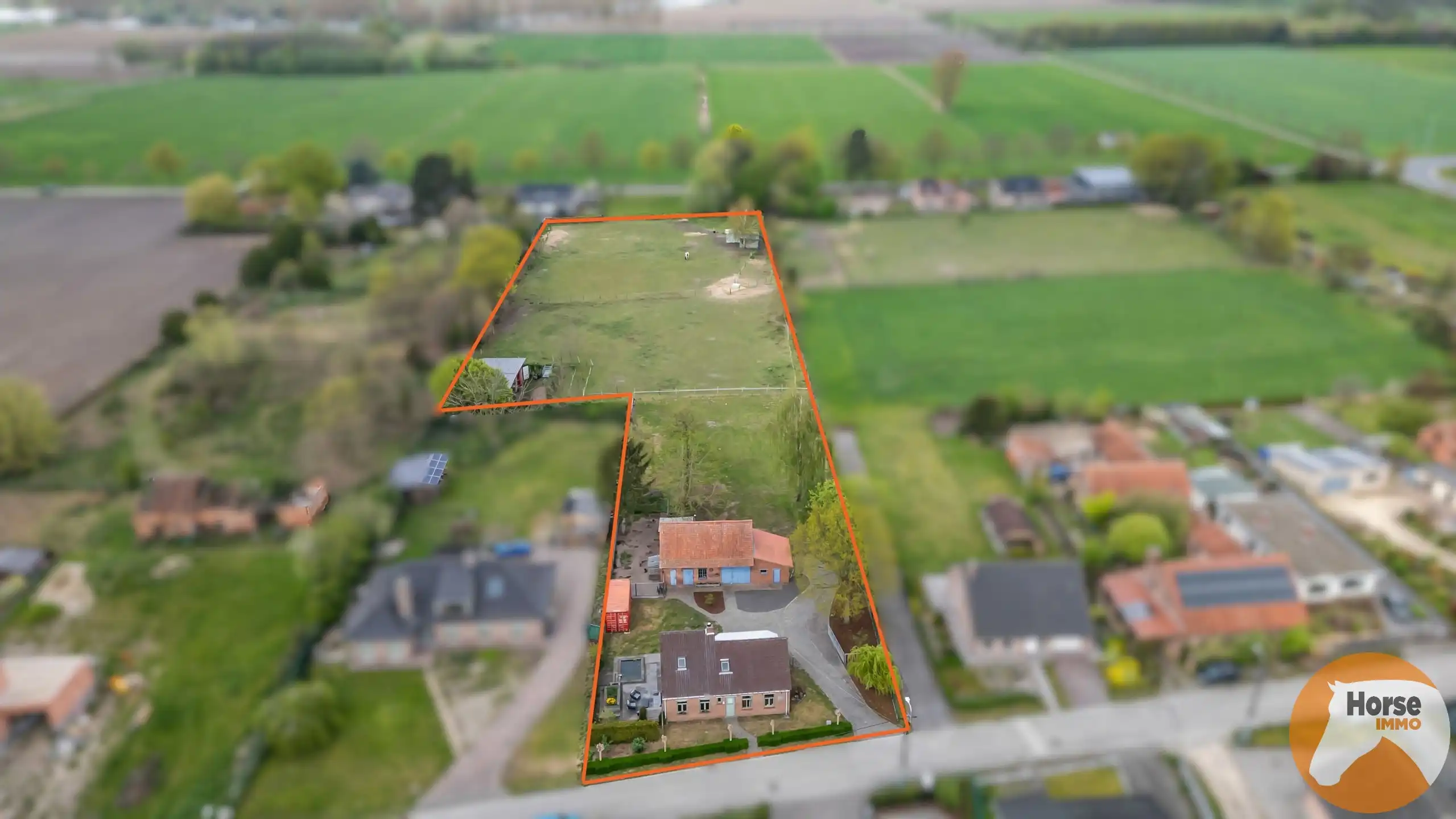 LOKEREN - Charmante woning met schuur en aanpalende weide  foto 3