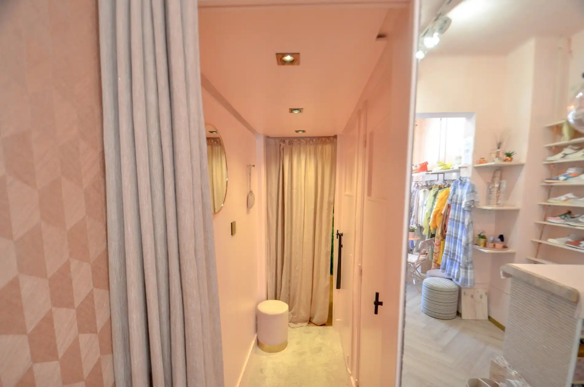 Centraal gelegen winkelruimte met uitstekende visibiliteit gelegen nabij het Driehoeksplein. foto 7