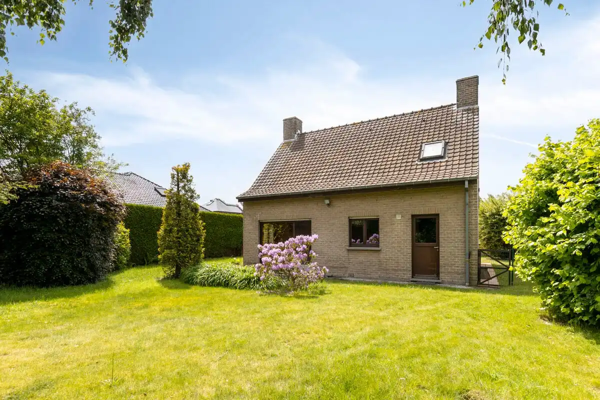 Alleenstaand huis op residentiële locatie te koop in Gullegem foto 13