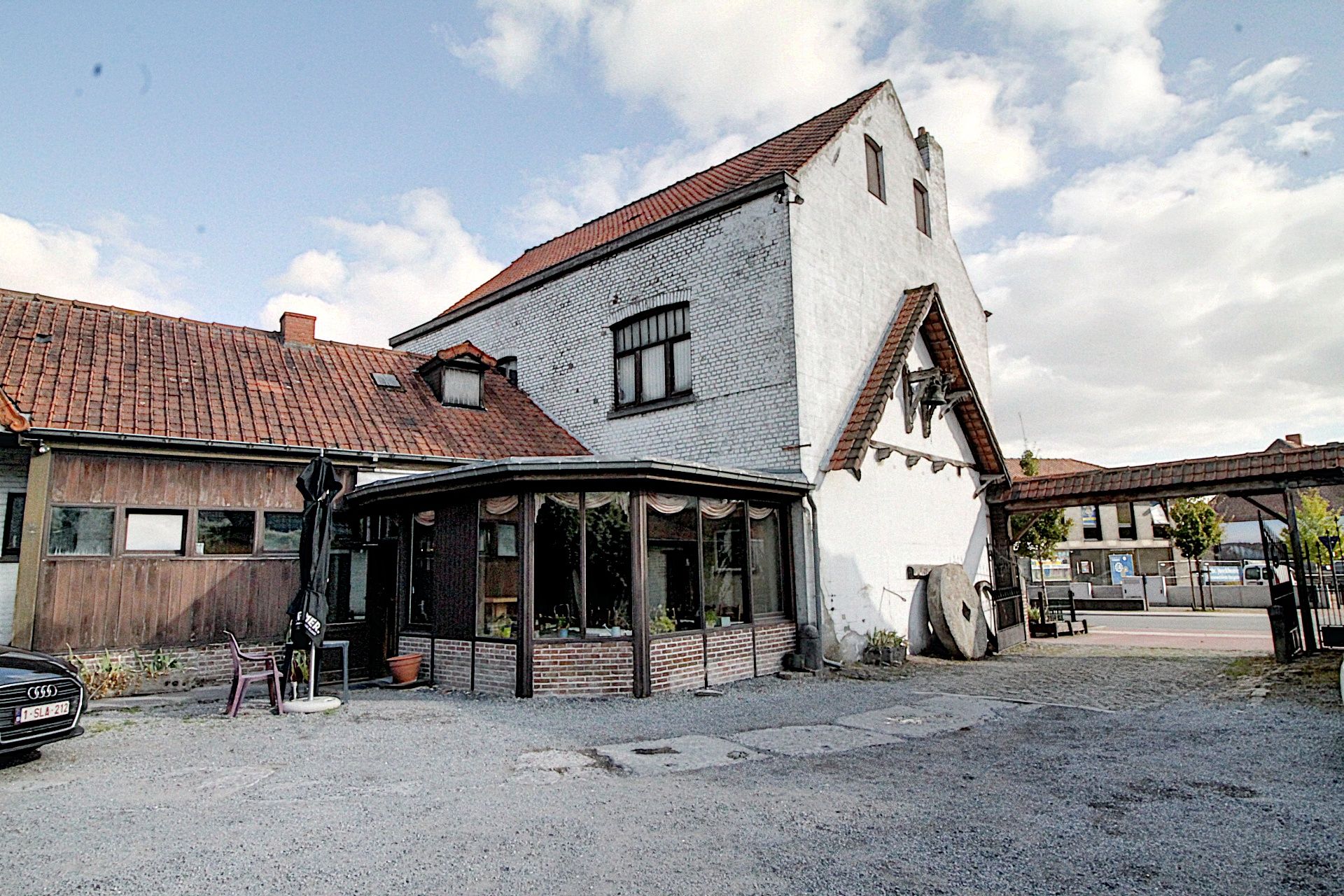 Zeer grondig te renoveren gebouw boordevol karakter foto 4